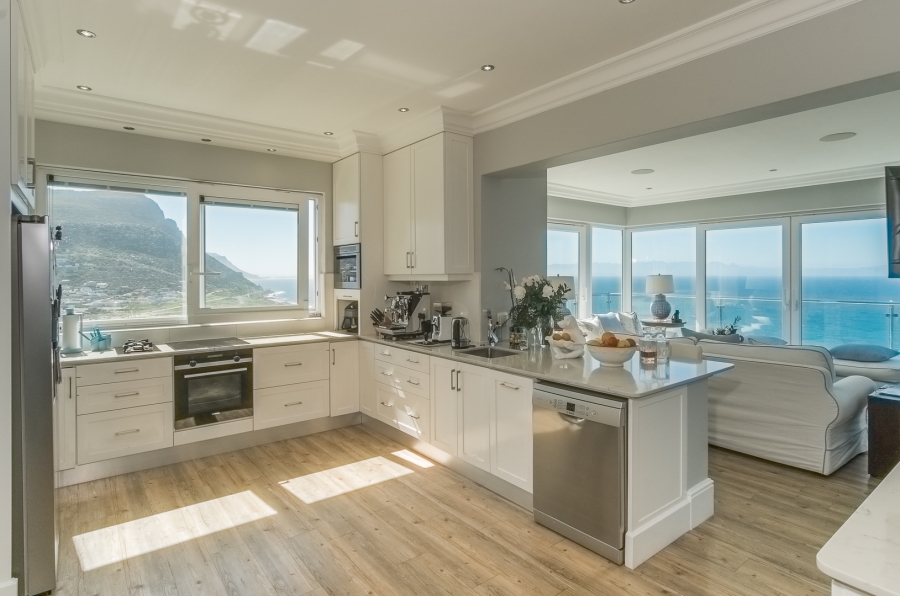 7 Bedroom Property for Sale in Cairnside Western Cape